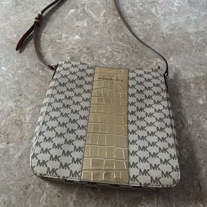 Crossbody bag